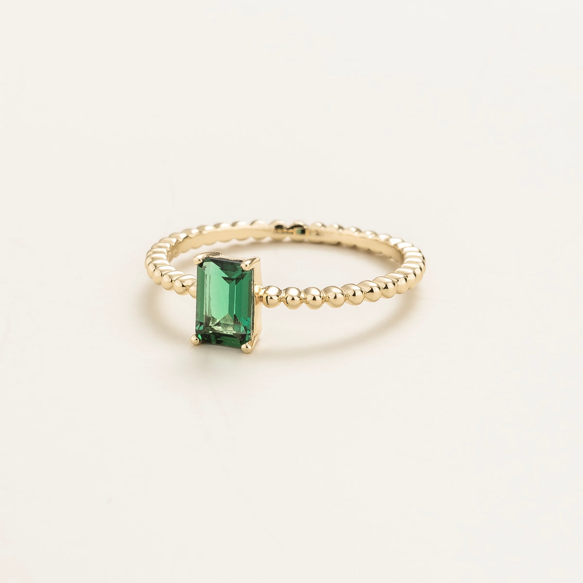 Fondi emerald-cut lab-grown emerald beaded band ring in white gold – angle view | Juvetti London