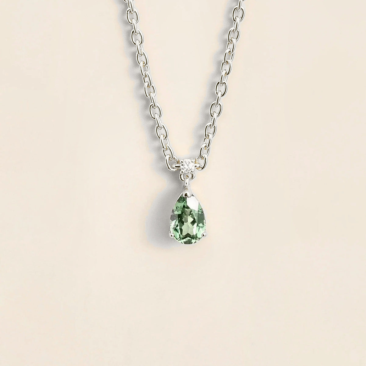 Lab-grown green sapphire and diamond pear drop pendant necklace in white gold, small – front view | Pisa by Juvetti