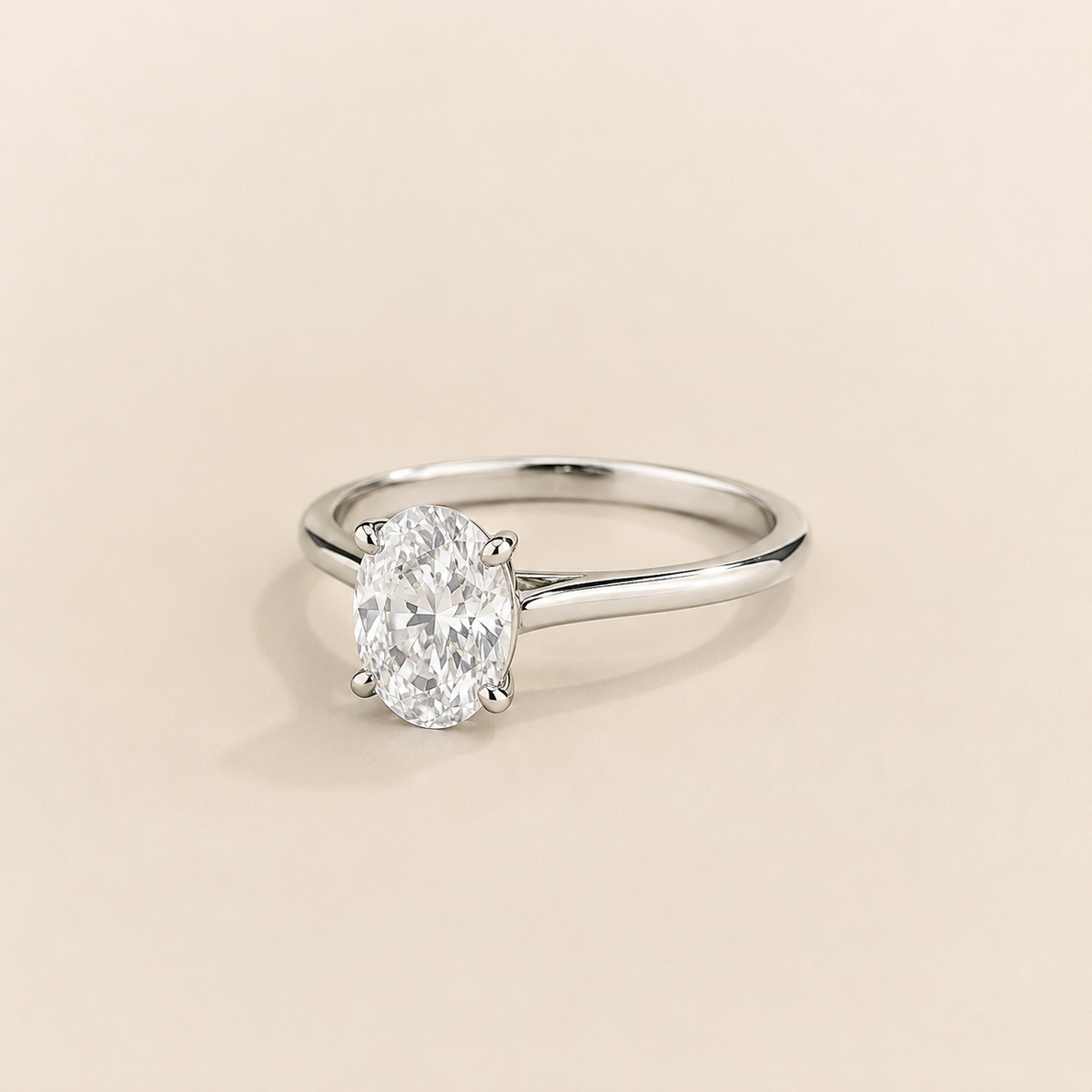 Kissen Ring in white gold, set with a Oval cut Diamond in an east–west setting.