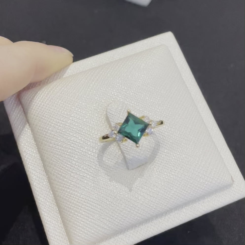 Review of Amore Gold Ring Emerald and Diamond Bespoke Jewellery From London