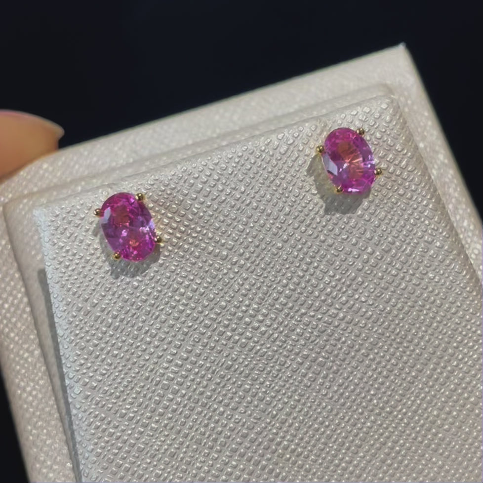 Ova gold earrings set with Pink sapphire