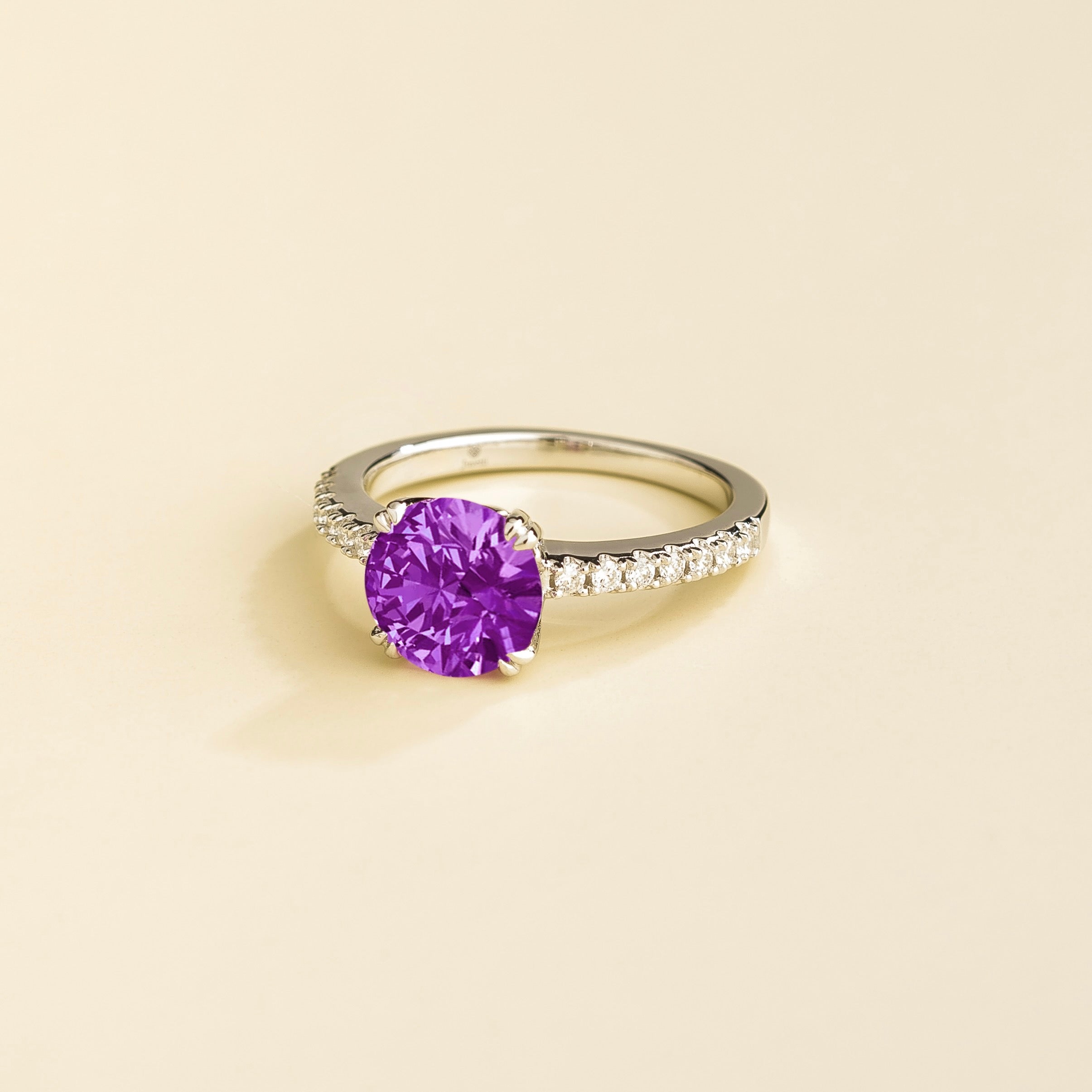 Side view of the Soli purple sapphire ring in white gold showing the round purple sapphire, Juvetti London