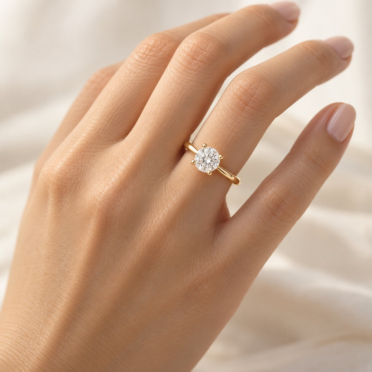 Solitaire ring setting worn on the hand