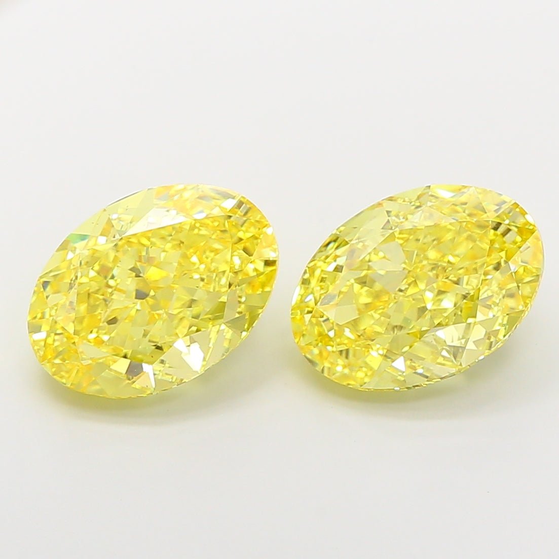 5ct Oval lab-grown diamond, Fancy Vivid Yellow, VS2