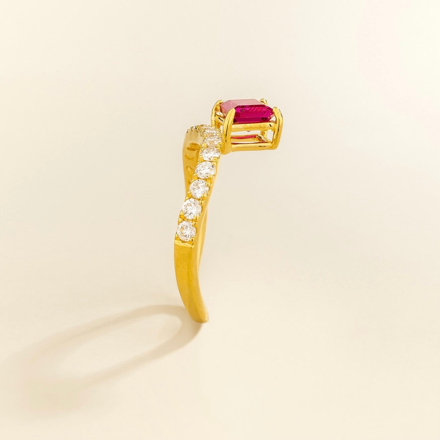 Luno vivid hot pink sapphire emerald-cut ring with diamond pavé in gold, lab-grown sapphire set east-west, profile view | Juvetti London