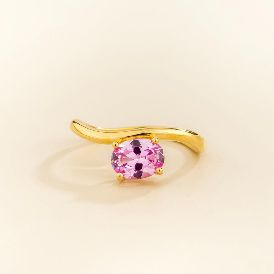 Luno vivid pink sapphire oval ring in gold, lab-grown sapphire set east-west, front view | Juvetti London