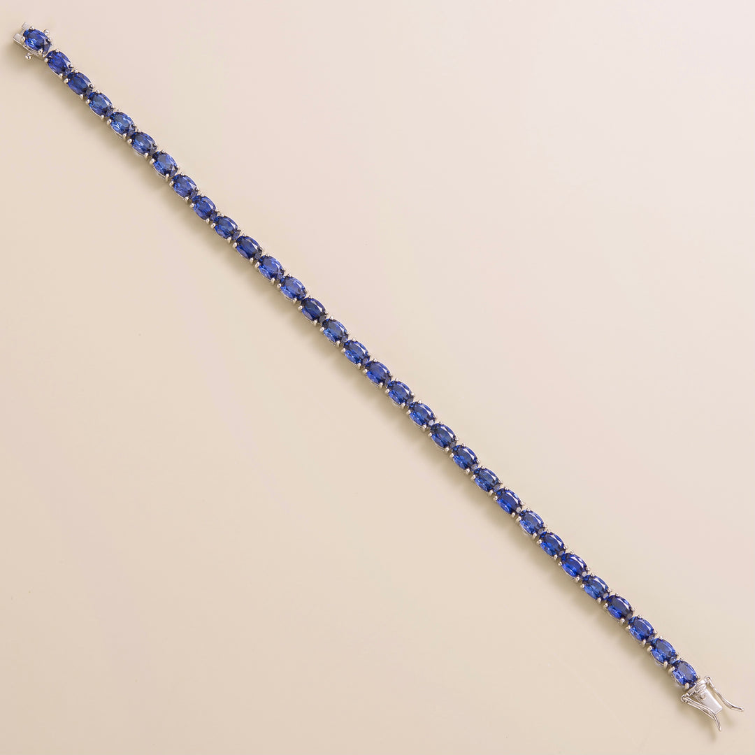 Salto tennis bracelet in Blue sapphire set in White gold