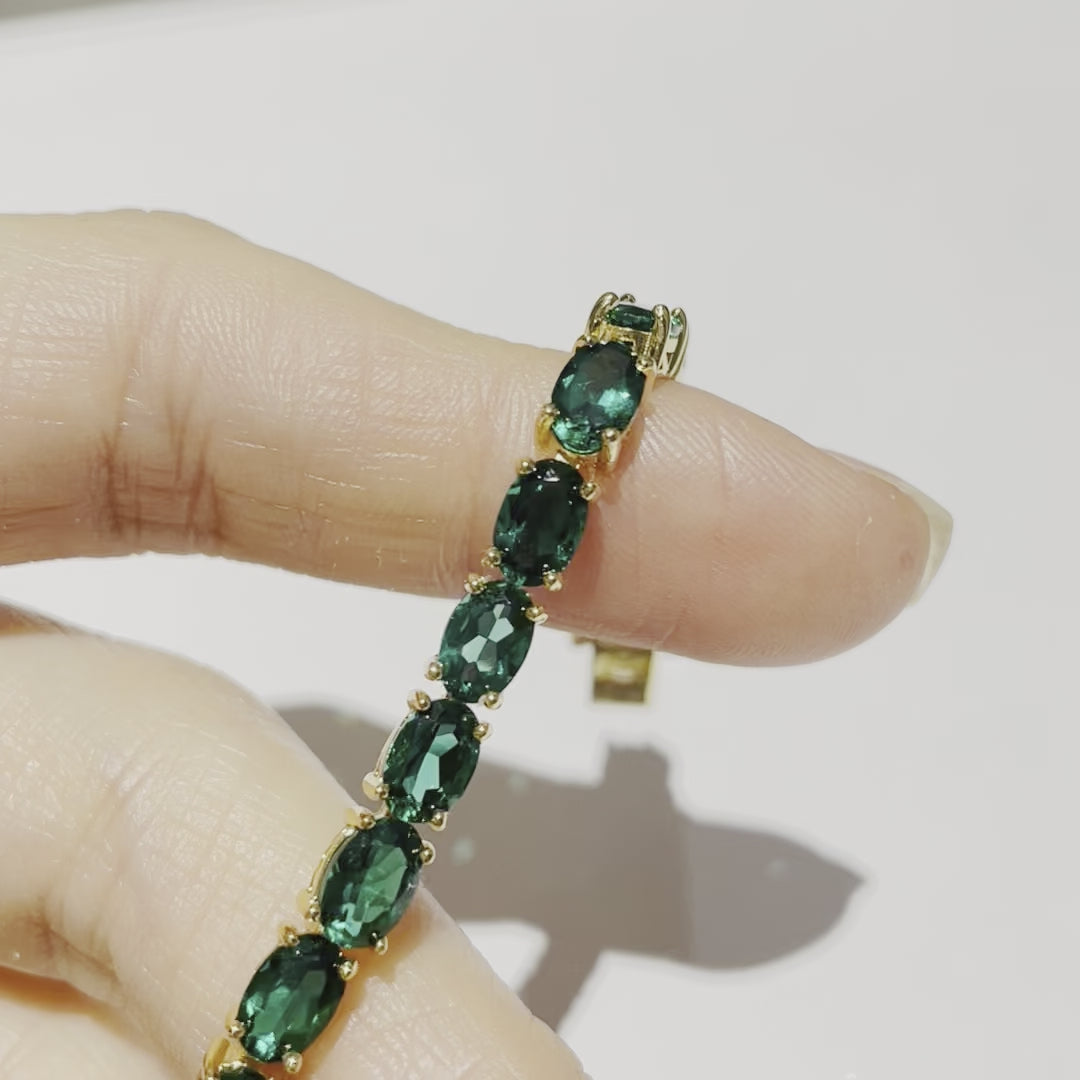 Salto tennis bracelet in Emerald set in Gold