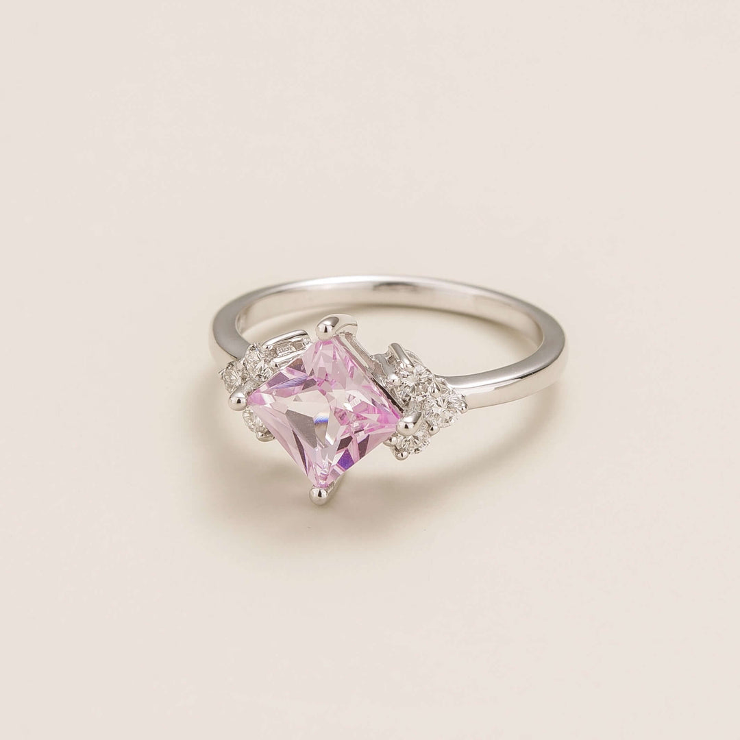 Amore ring in Pink sapphire and Diamond set in White gold
