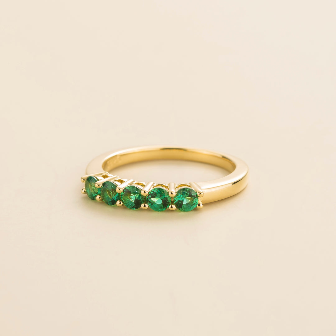 Paro gold ring set with Emerald