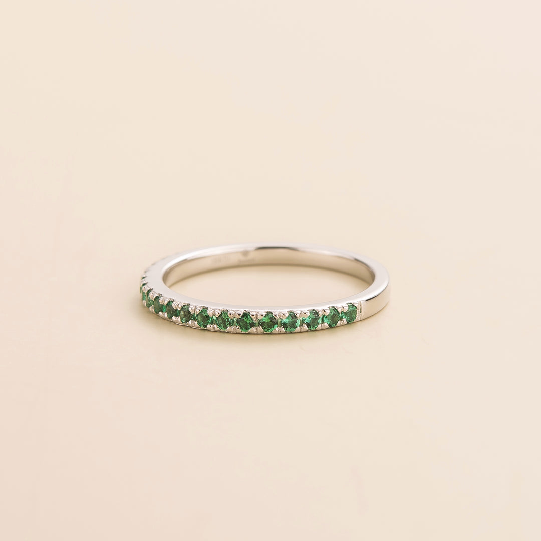 Salto white gold ring set with Emerald