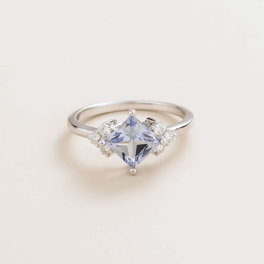 Amore white gold ring Pastel blue sapphire & Diamond