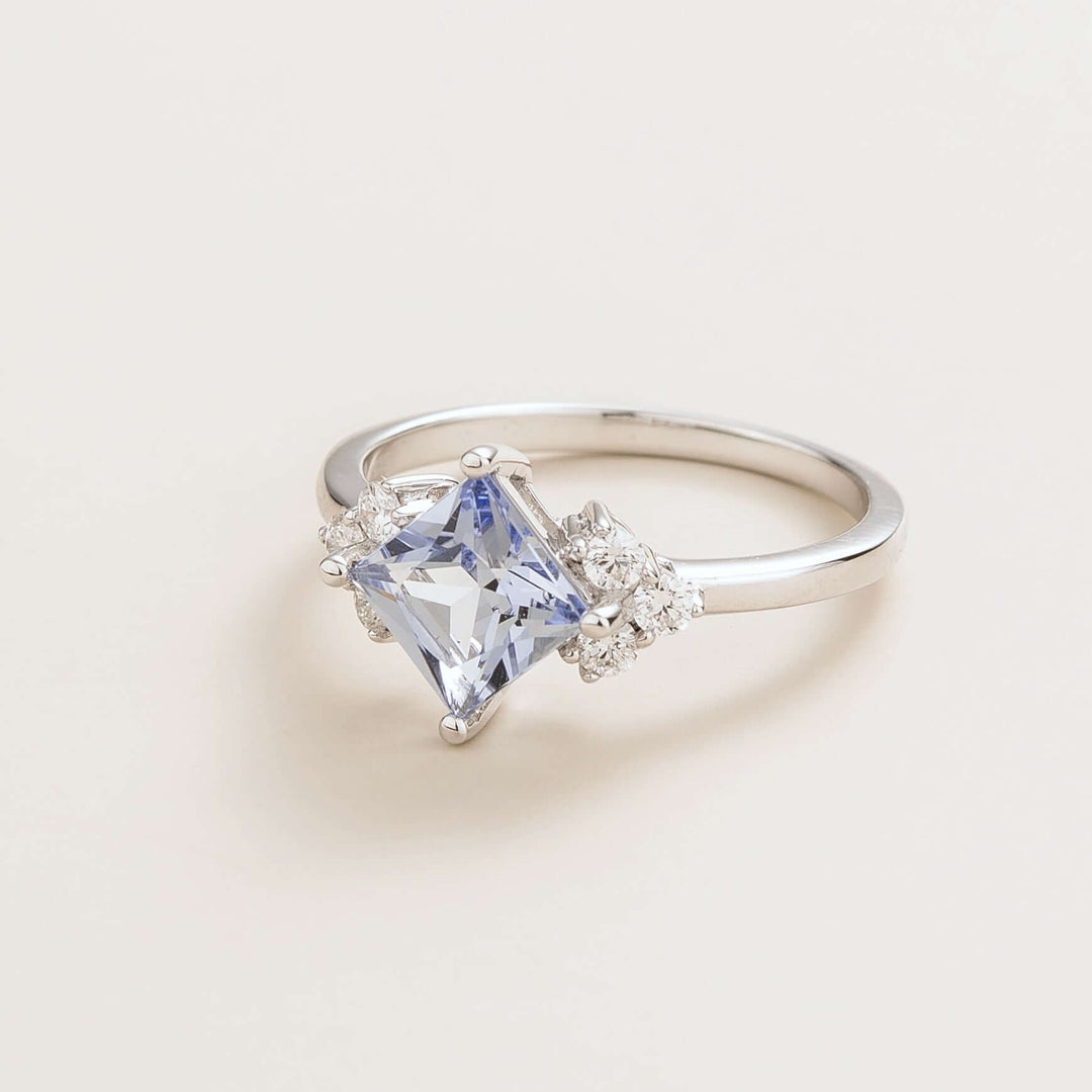 Amore white gold ring Pastel blue sapphire & Diamond