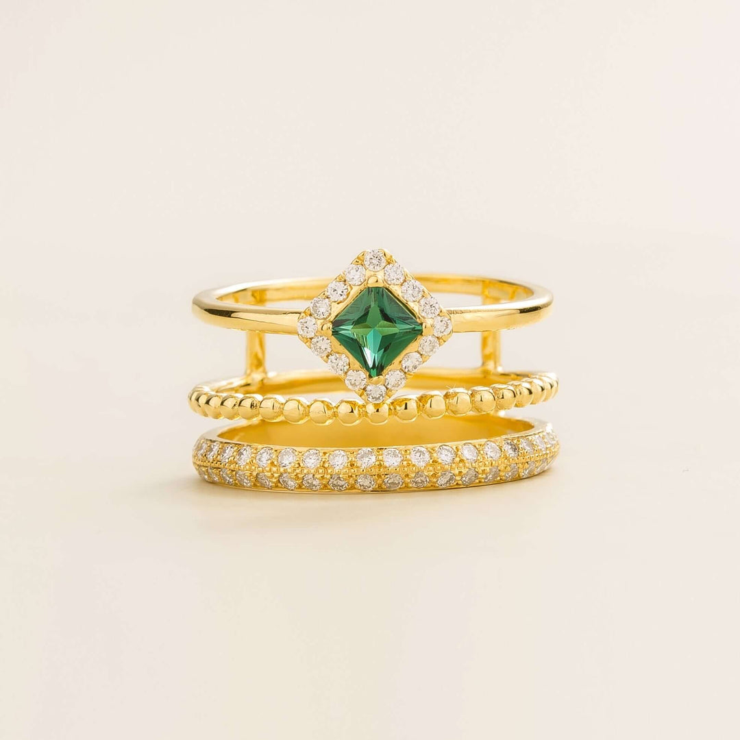 Amici ring in Emerald and Diamond set in Gold