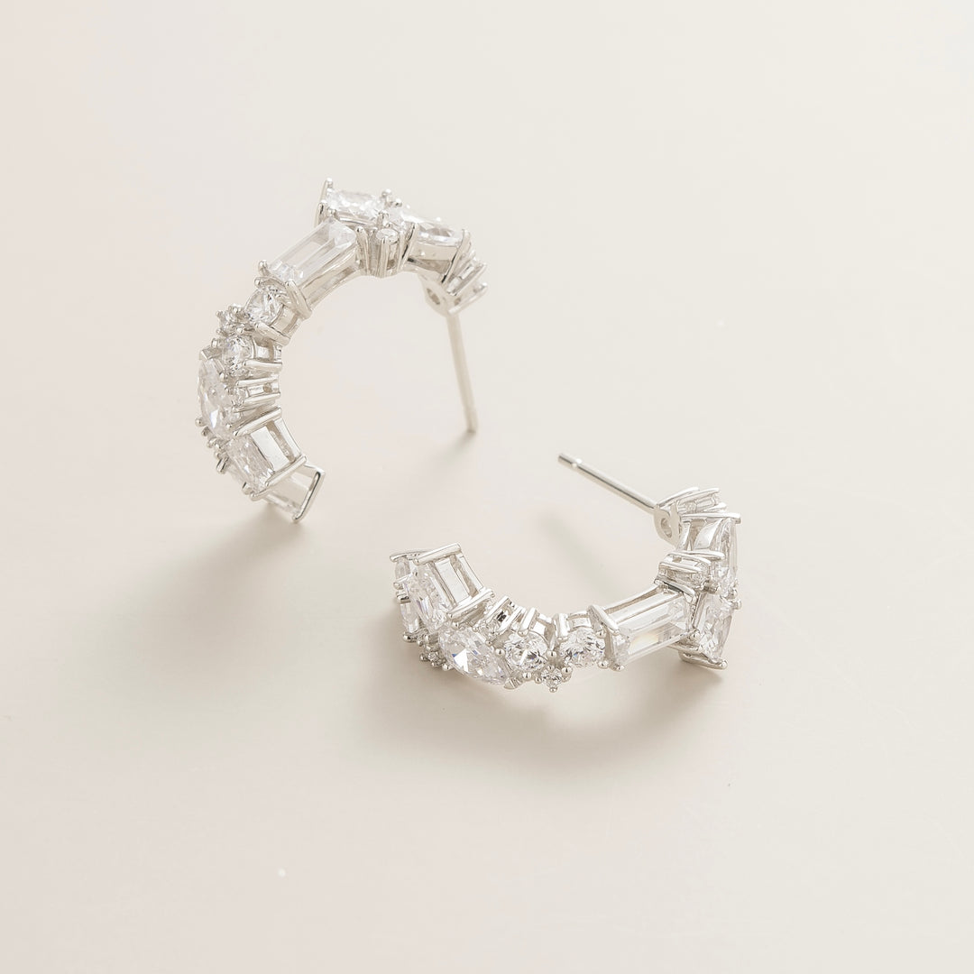 Lanna medium hoop earrings in Diamond set in White gold