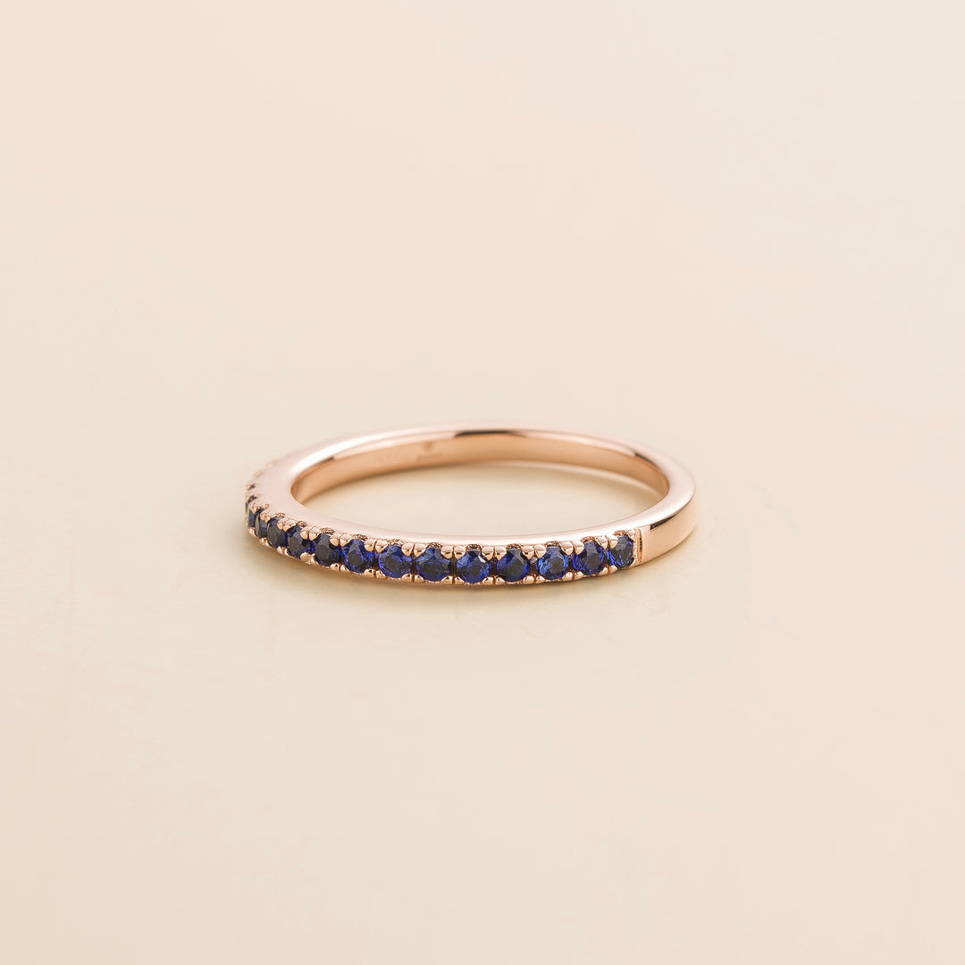 Salto ring in Blue sapphire set in Pink gold